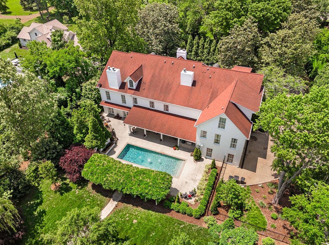 The Manor: Gorgeous Estate